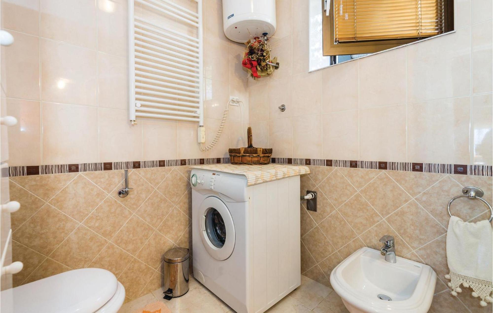 Awesome apartment in Senj with 3 Bedrooms&Internet Buitenkant foto