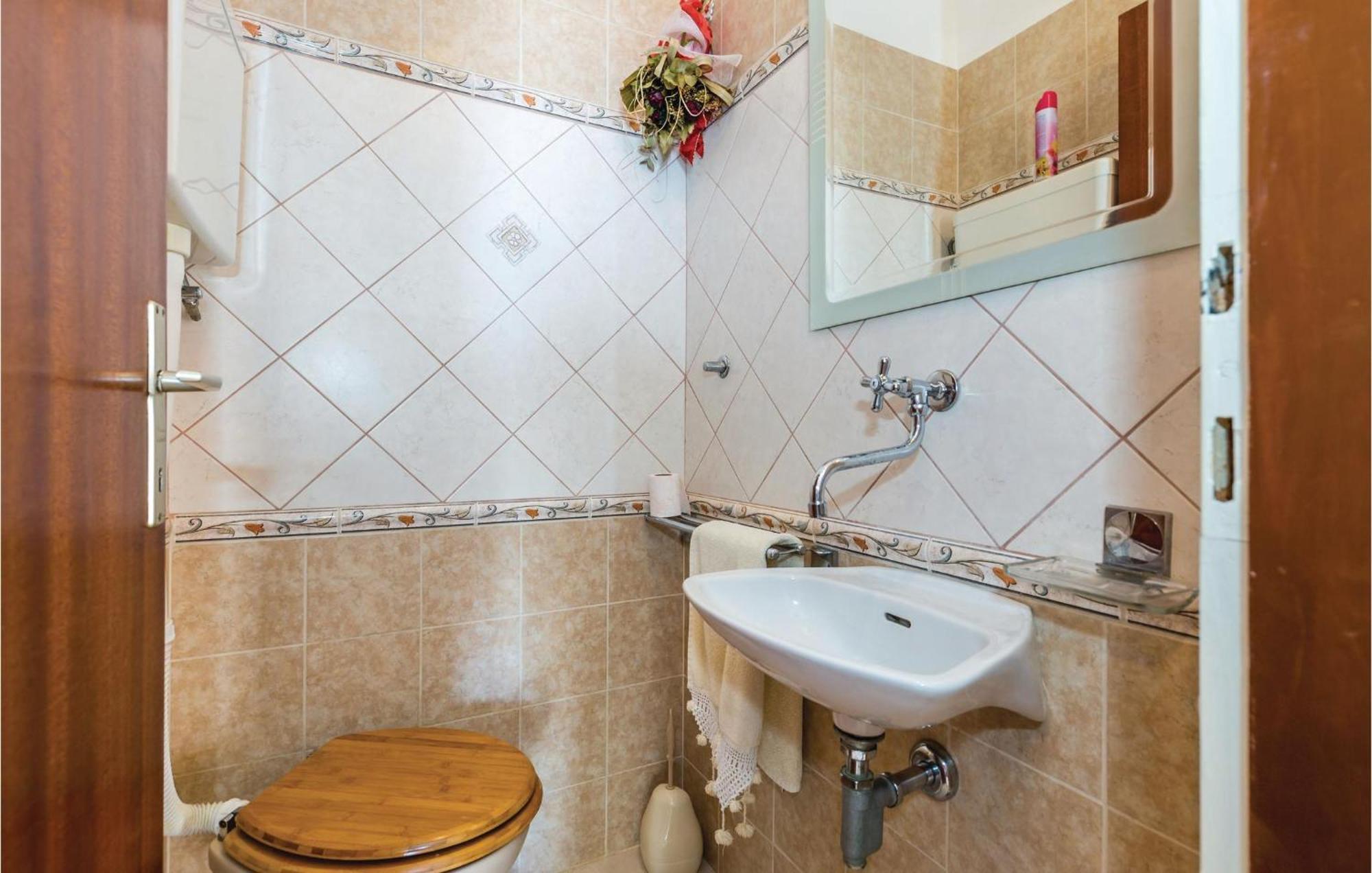 Awesome apartment in Senj with 3 Bedrooms&Internet Buitenkant foto