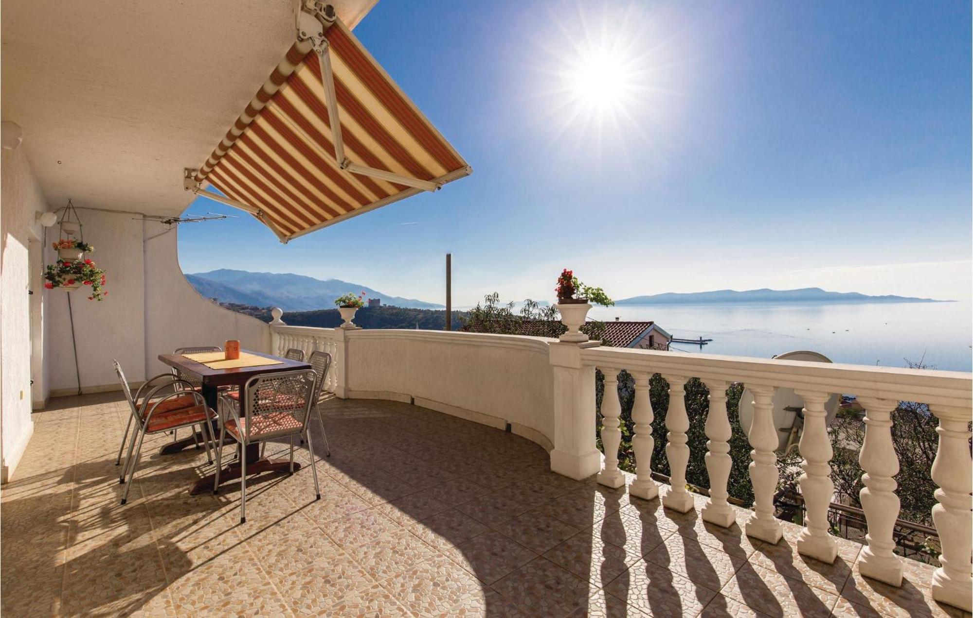 Awesome apartment in Senj with 3 Bedrooms&Internet Buitenkant foto