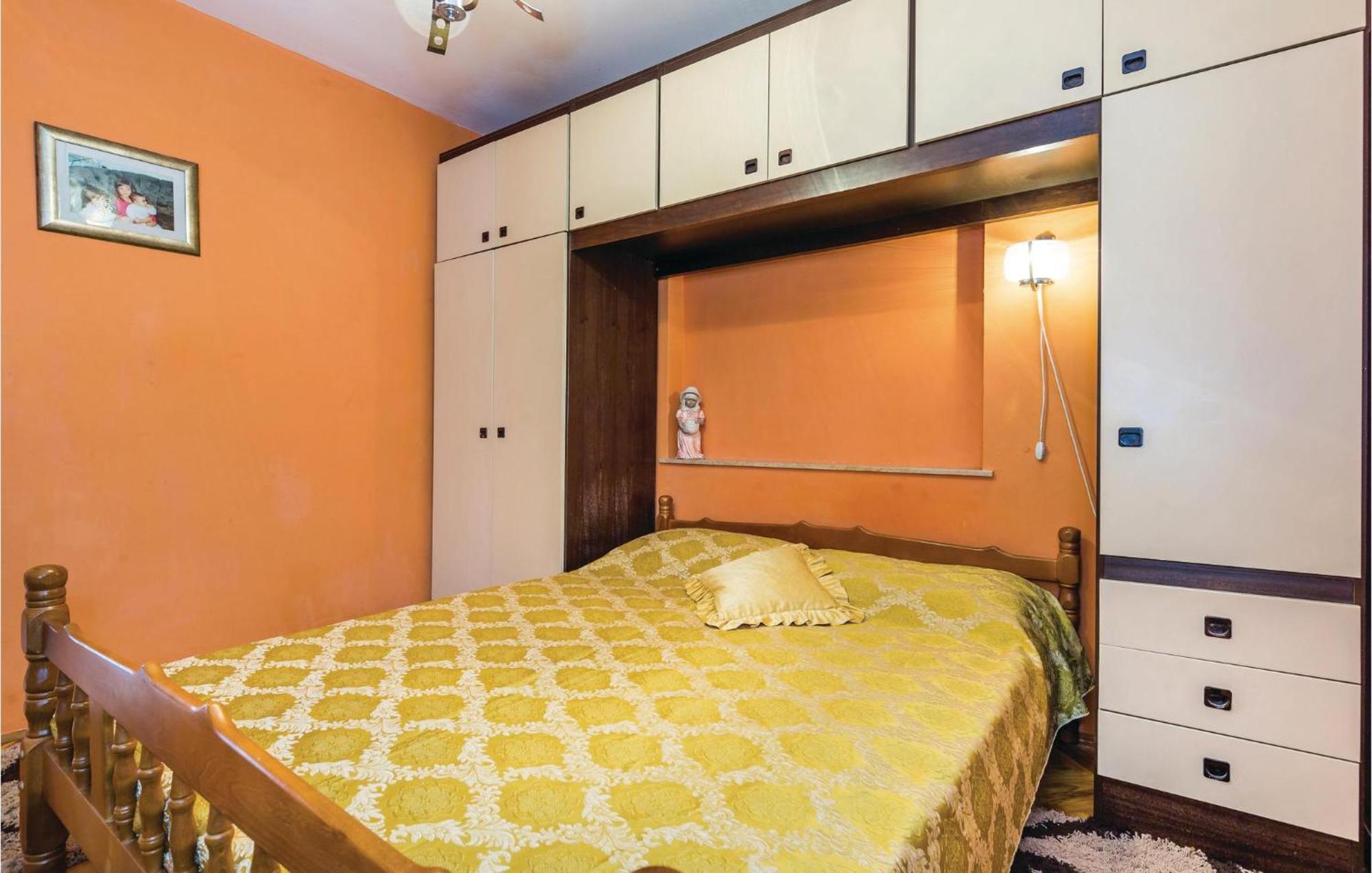 Awesome apartment in Senj with 3 Bedrooms&Internet Buitenkant foto