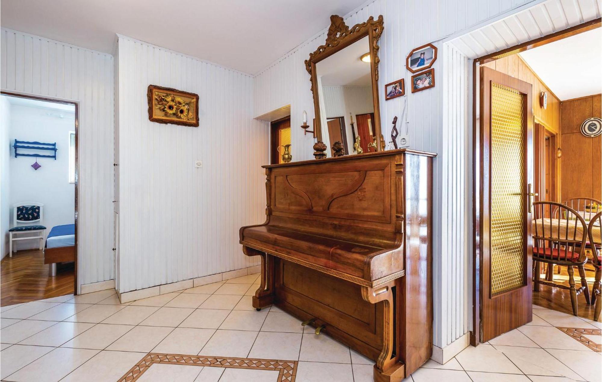 Awesome apartment in Senj with 3 Bedrooms&Internet Buitenkant foto