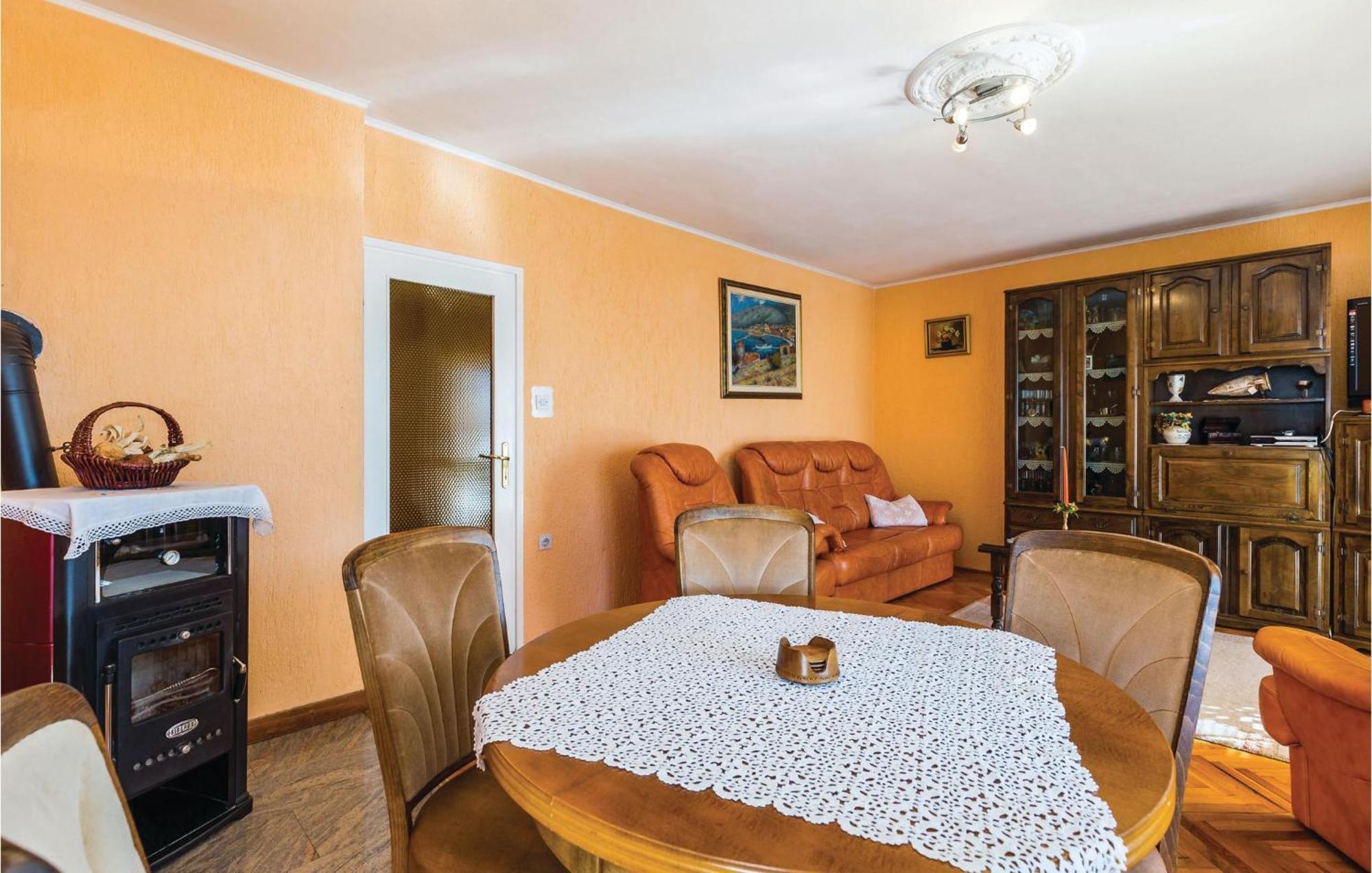 Awesome apartment in Senj with 3 Bedrooms&Internet Buitenkant foto