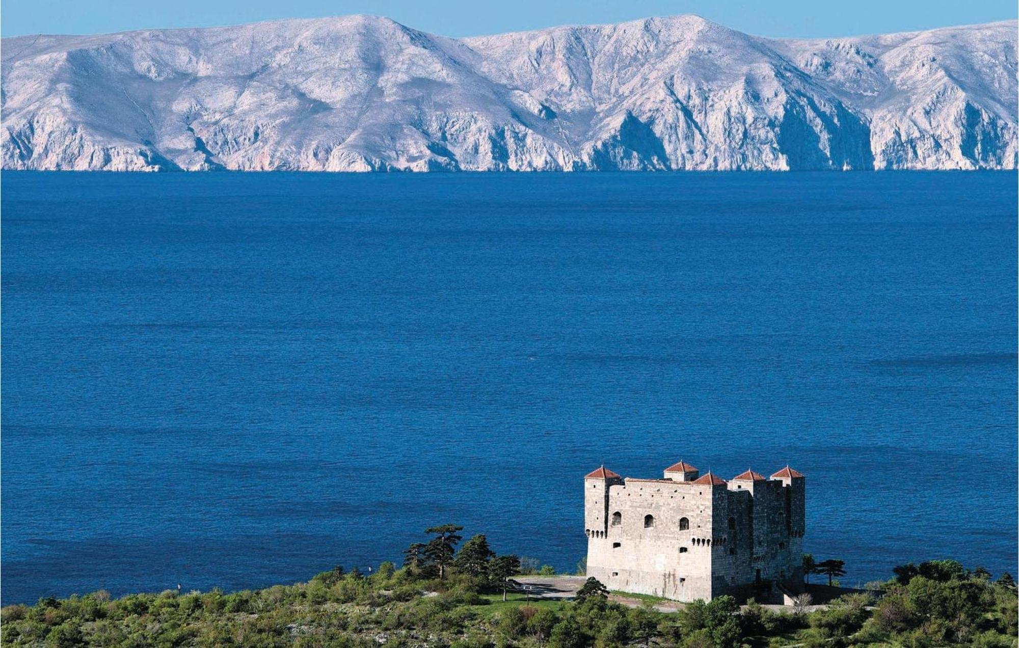 Awesome apartment in Senj with 3 Bedrooms&Internet Buitenkant foto
