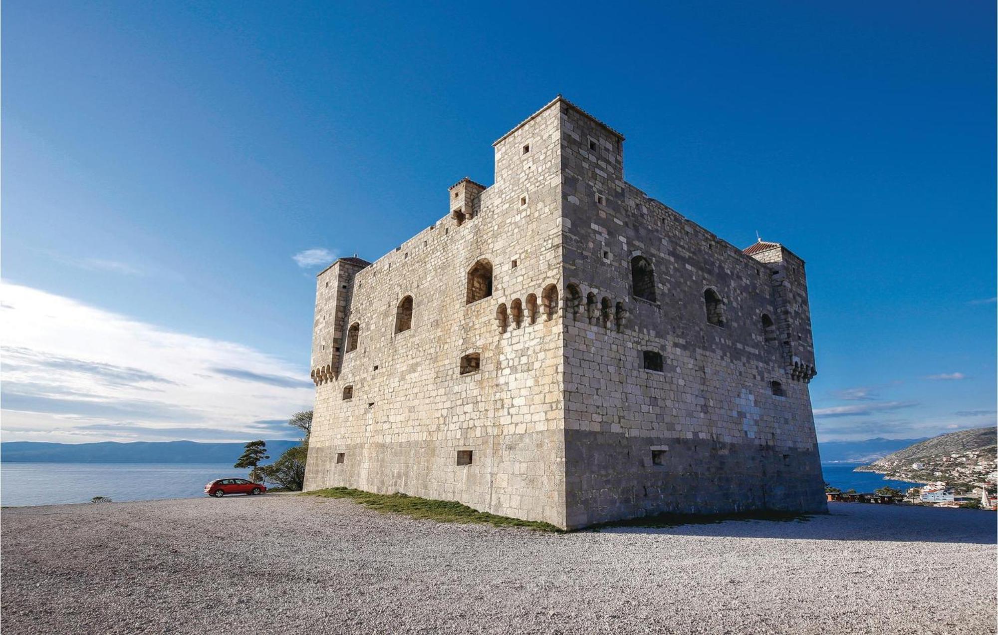 Awesome apartment in Senj with 3 Bedrooms&Internet Buitenkant foto